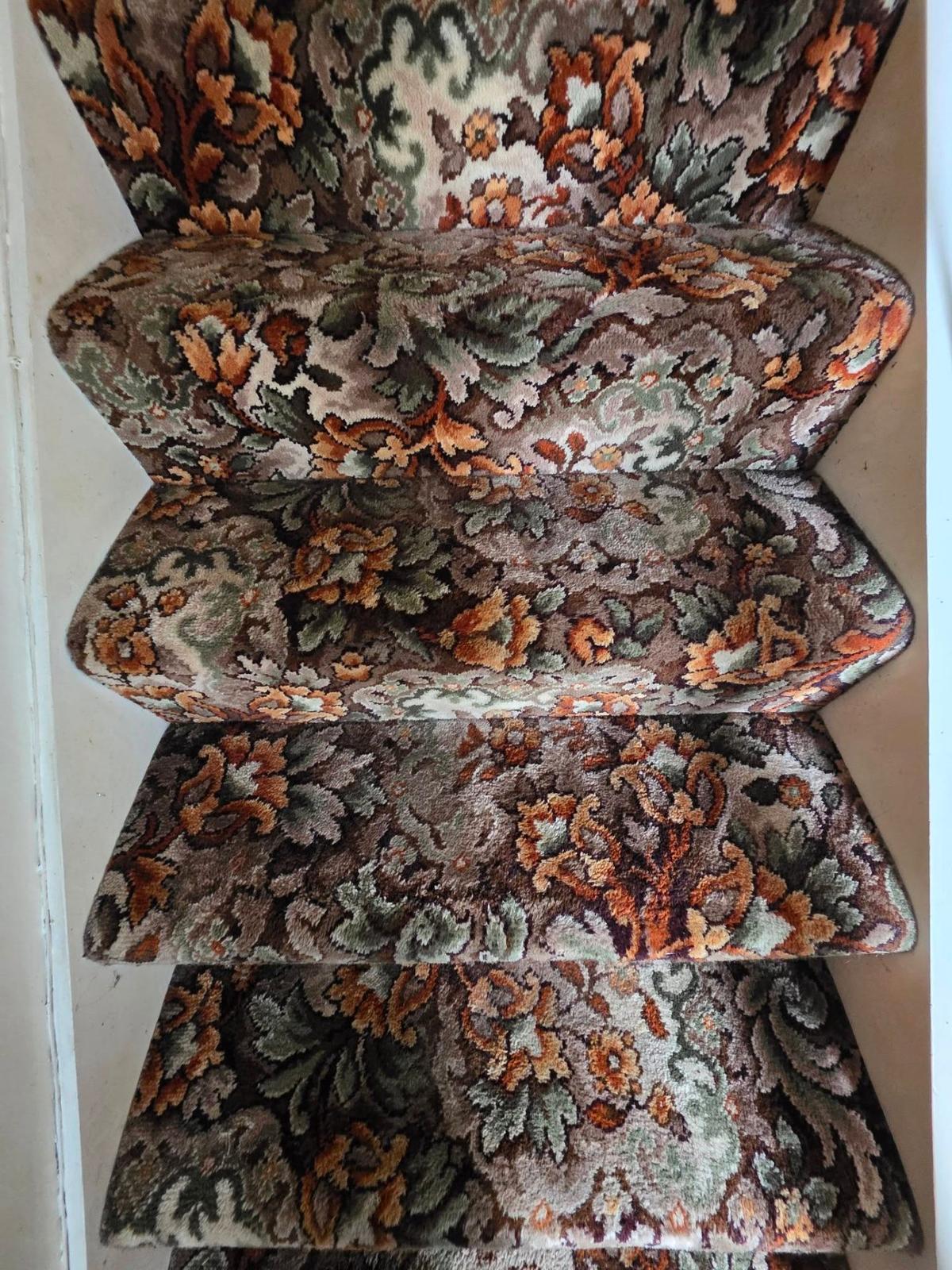 Patterned stair runner safely cleaned without colour bleed